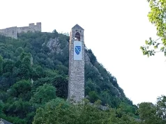 Zastava s ljiljanima na sahat-kuli u Počitelju izazvala osude: Čapljina traži hitno uklanjanje i reakciju nadležnih