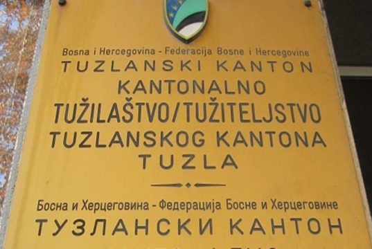 Teror u Pribavi: Razbijao stakla, upao u radionicu i prijetio ocu i djetetu – Tužilaštvo traži pritvor za osumnjičenog